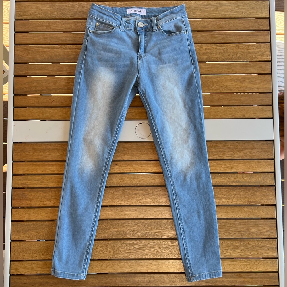 Enjean Midrise Skinny Light Wash Jeans